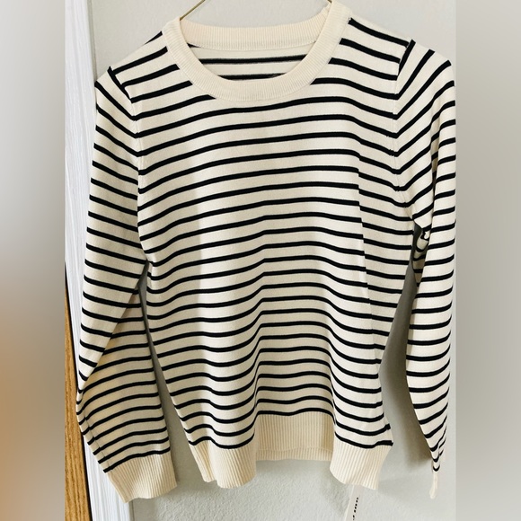 Jing Sweater - Picture 3 of 4